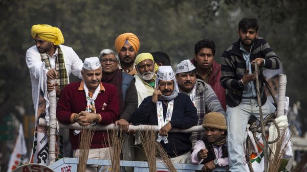 Aam Aadmi Party (AAP) or Common Man's Party chief Arvind Kerjiwal, center, with a muffler, sits on a truck during a road show ahead of filing his nomination papers for the Delhi state elections in New Delhi, India, Tuesday, Jan. 20, 2015. - Sputnik International