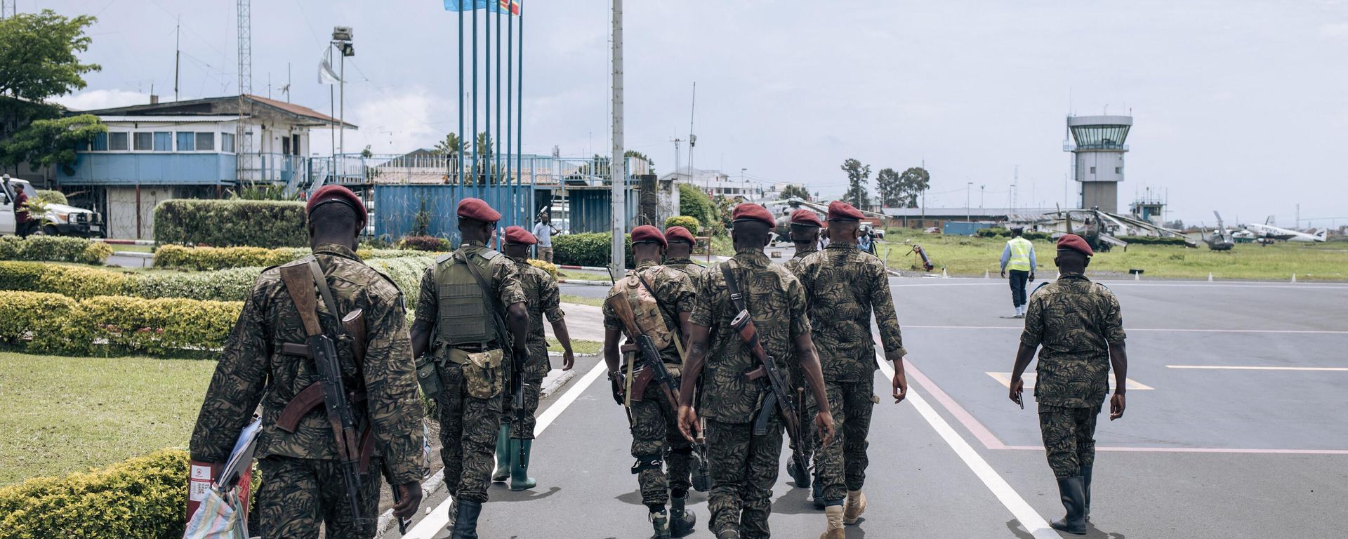 Soldiers of the Congolese Republican Guard walk on the tarmac of the airport in Goma, eastern Democratic Republic of Congo on November 12, 2022. Soldiers of the Congolese Republican Guard walk on the tarmac of the airport in Goma, eastern Democratic Republic of Congo on November 12, 2022. - Sputnik International, 1920, 28.11.2022