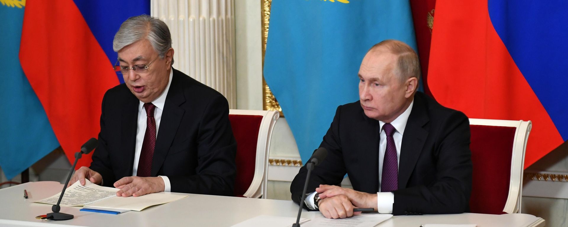 Russian President Vladimir Putin and Kazakh President Kassym-Jomart Tokayev issue a joint statement following their meeting in Moscow, November 28, 2022. Russian President Vladimir Putin and Kazakh President Kassym-Jomart Tokayev issue a joint statement following their meeting in Moscow, November 28, 2022. - Sputnik International, 1920, 09.11.2023