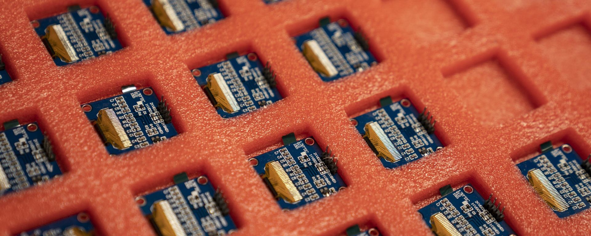Semi-conductor chips are assembled and organized on a workbench before a ribbon-cutting ceremony to mark the opening of a Nanotronics manufacturing center at the Brooklyn Navy Yard, Wednesday, April 28, 2021, in the Brooklyn borough of New York. Semi-conductor chips are assembled and organized on a workbench before a ribbon-cutting ceremony to mark the opening of a Nanotronics manufacturing center at the Brooklyn Navy Yard, Wednesday, April 28, 2021, in the Brooklyn borough of New York. - Sputnik International, 1920, 14.09.2024
