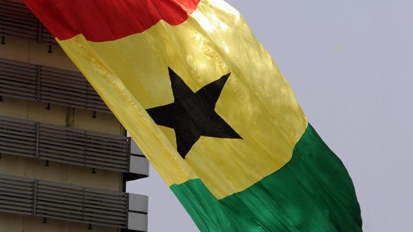 A gigantic national flag hangs on a building on January 6, 2013 ahead of tomorrow's inauguration in Accra. The inauguration of President John Dramani Mahama will go ahead as originally planned  despite a court challenge by the main opposition party, according to a government official. - Sputnik International