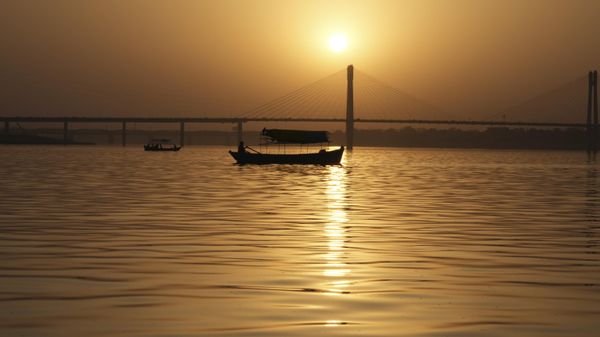 A boatman rows on the river Ganges at sunset in Prayagraj, India, Monday, March 28, 2022. The river is considered sacred by Hindus. - Sputnik International