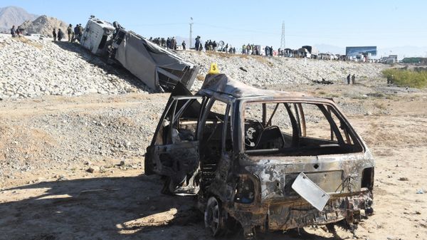 A burn vehicle is seen at the site of a suicide bomb attack targeting a police truck in Quetta on November 30, 2022. - Sputnik International