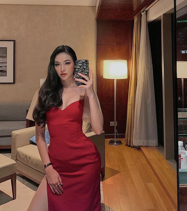 Nguyễn Phương Khánh, a Vietnamese model and beauty queen, represented her country at Miss Earth 2018 pageant held on November 3, 2018 at Mall of Asia Arena in Pasay, Metro Manila, Philippines. At the end of the event, she bested the competition, having won several sponsor awards, and was crowned by her predecessor, Miss Earth 2017 Karen Ibasco from the Philippines. Her achievement also marked Vietnam's first win at one of the famed Big Four international beauty pageants. - Sputnik International