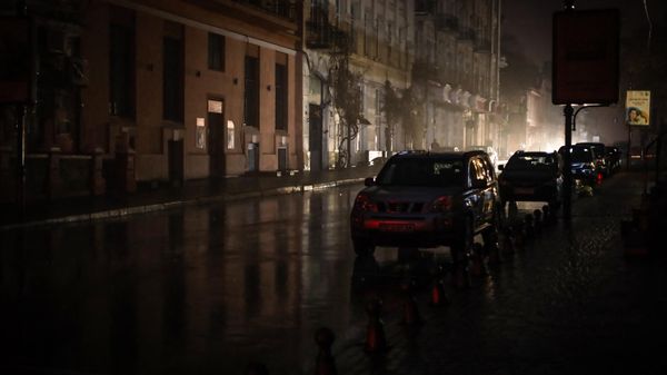 This photograph taken on November 17, 2022, shows a view of a street in the city of Odessa, southern Ukraine, during a blackout.  - Sputnik International