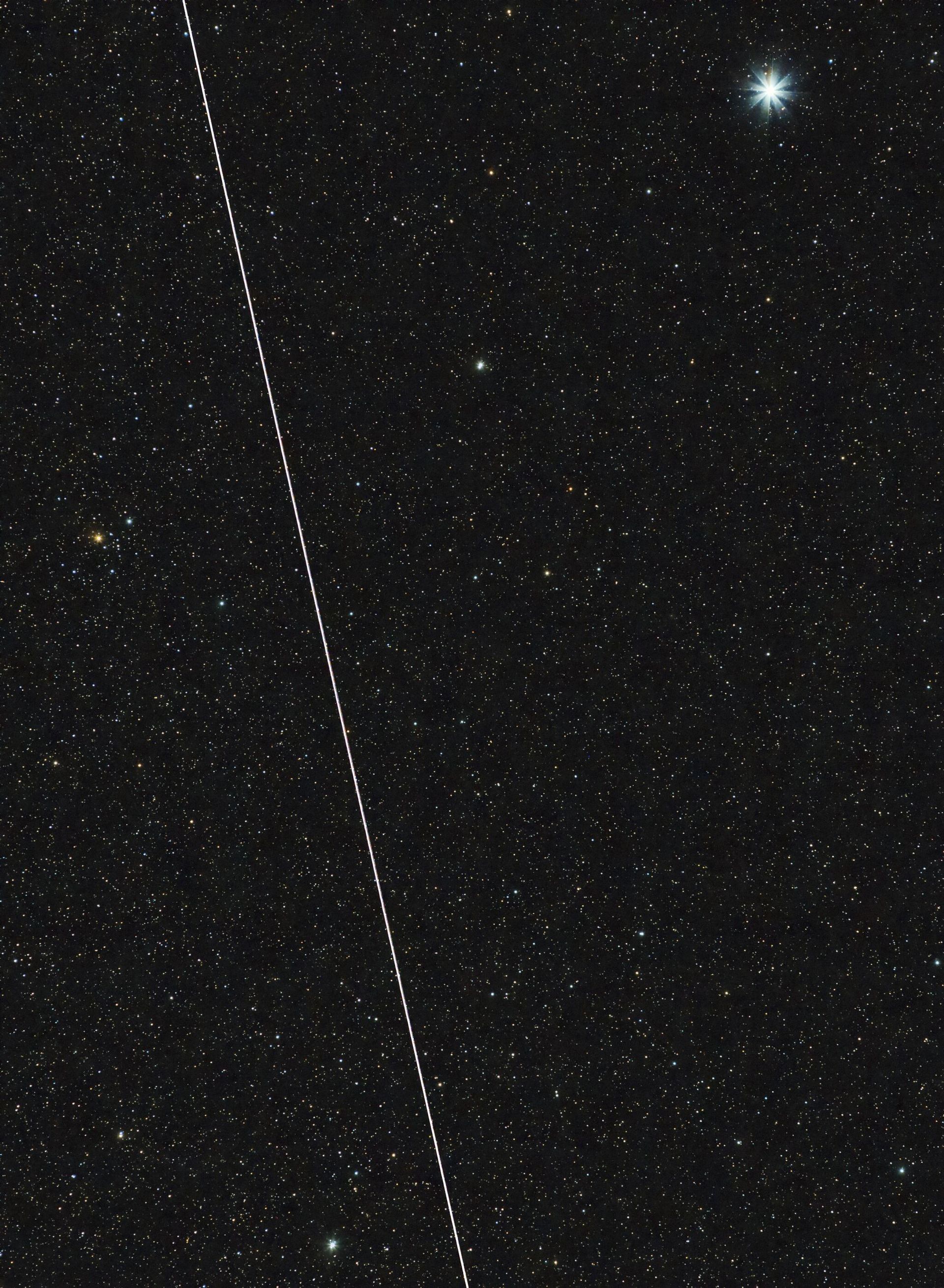 Trail of BlueWalker 3 crossing the night sky, taken from a backyard in Tucson, Arizona, on 20 November 2022. - Sputnik International, 1920, 04.12.2022