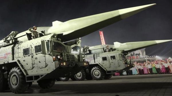 North Korean hypersonic glider-shaped projectiles aboard ballistic missiles on parade. File photo. - Sputnik International