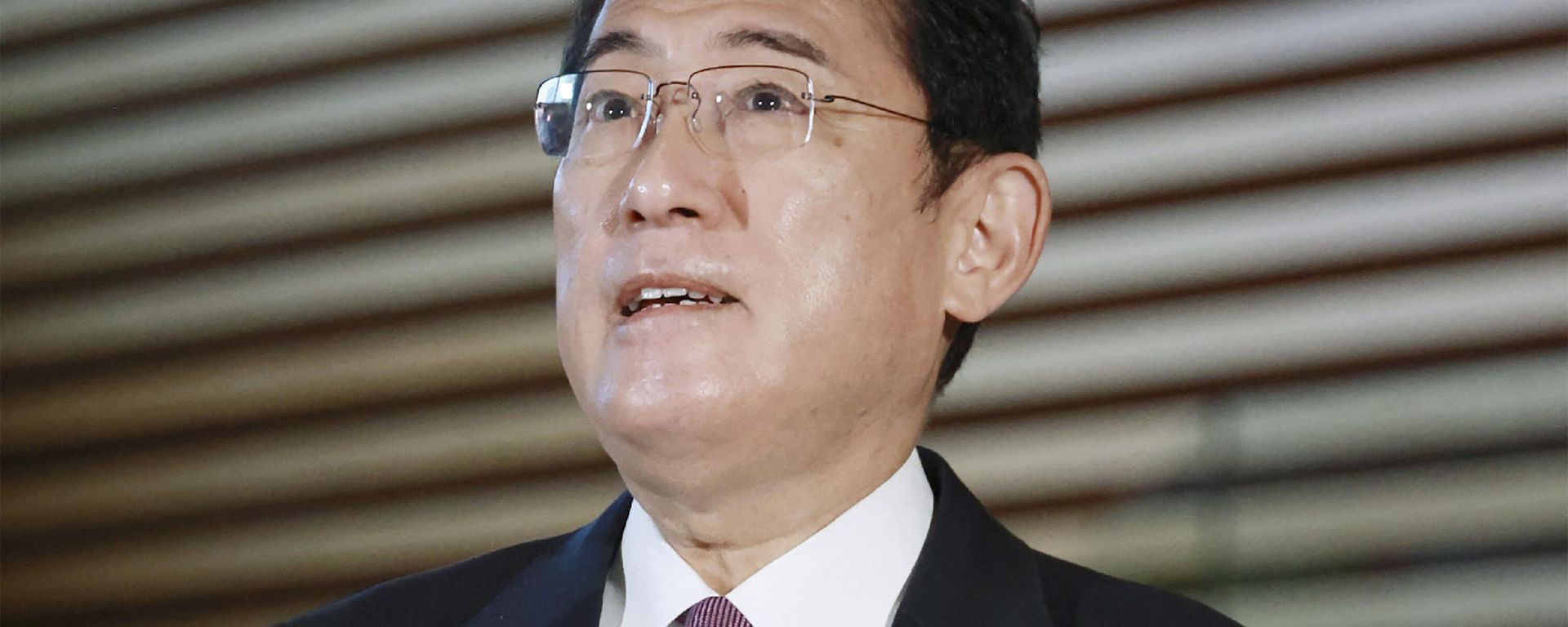 Japan's Prime Minister Fumio Kishida speaks to the media following Japan's victory over Spain in the Qatar 2022 World Cup Group E football match to advance to the last sixteen - Sputnik International, 1920, 05.12.2022