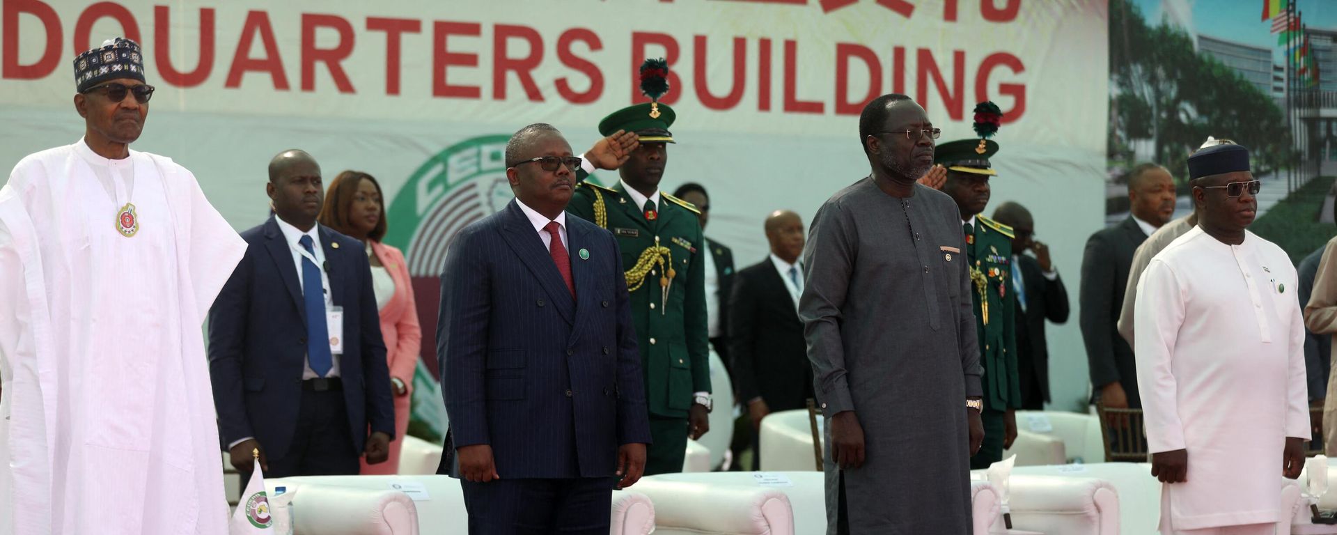 Nigeria President Muhammadu Buhari (L), Guinea Bissau and outgoing ECOWAS President, Umaro Sissoco Embalo; President (2nd L), ECOWAS incoming president Omar Touray (2nd R) and Sierra Leone Presdient, Julius Maada Bio (R), stand during the 62nd Ordinary Session of Economic Community of West African States (ECOWAS) Authority of Heads of State and Government in Abuja on December 4, 2022. Nigeria President Muhammadu Buhari (L), Guinea Bissau and outgoing ECOWAS President, Umaro Sissoco Embalo; President (2nd L), ECOWAS incoming president Omar Touray (2nd R) and Sierra Leone Presdient, Julius Maada Bio (R), stand during the 62nd Ordinary Session of Economic Community of West African States (ECOWAS) Authority of Heads of State and Government in Abuja on December 4, 2022. - Sputnik International, 1920, 05.12.2022