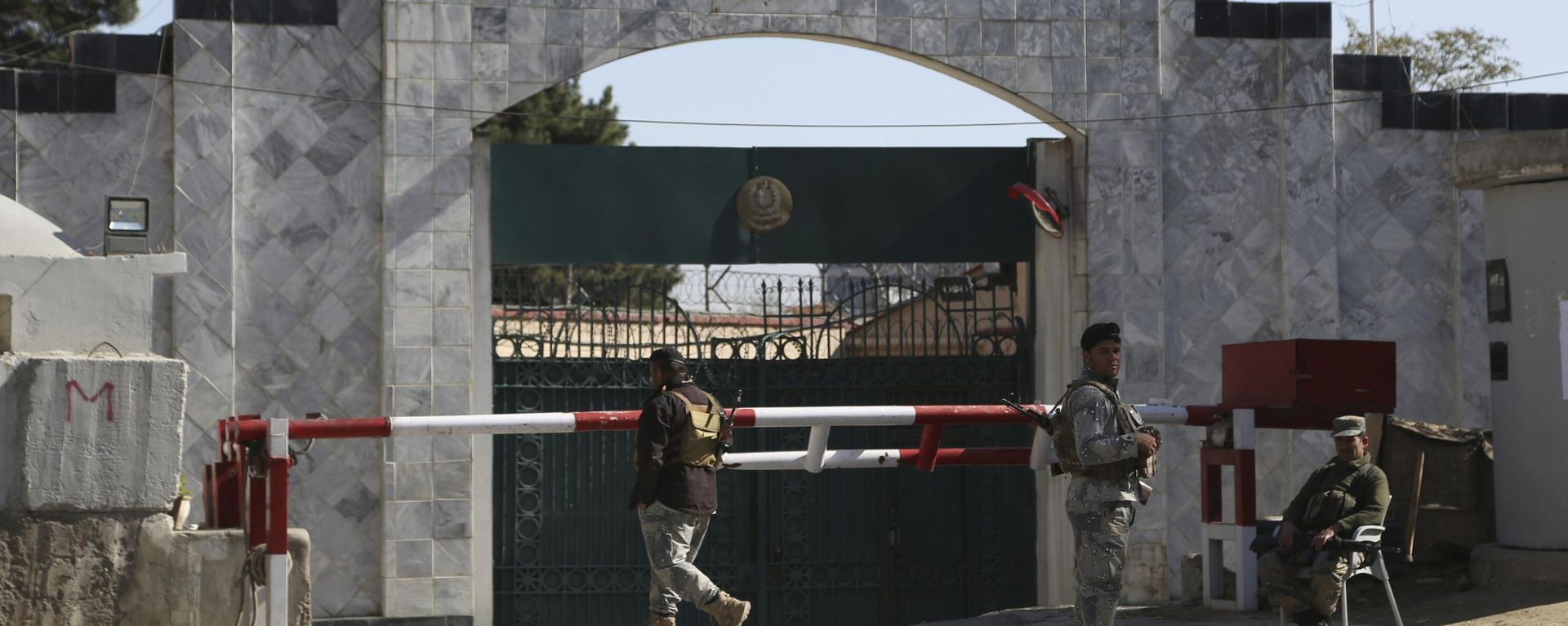 Security stands guard outside the Pakistan Embassy in Kabul, Afghanistan, Monday, Nov. 4, 2019. Security stands guard outside the Pakistan Embassy in Kabul, Afghanistan, Monday, Nov. 4, 2019. - Sputnik International, 1920, 05.12.2022