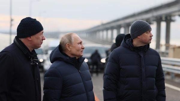 Vladimir Putin at Crimean bridge - Sputnik International