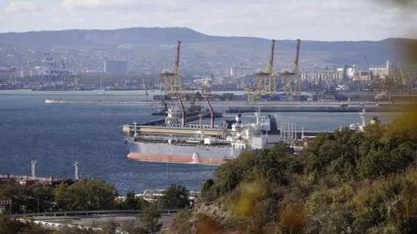 An oil tanker is moored at the Sheskharis complex, part of Chernomortransneft JSC, a subsidiary of Transneft PJSC, in Novorossiysk, Russia, Tuesday - Sputnik International
