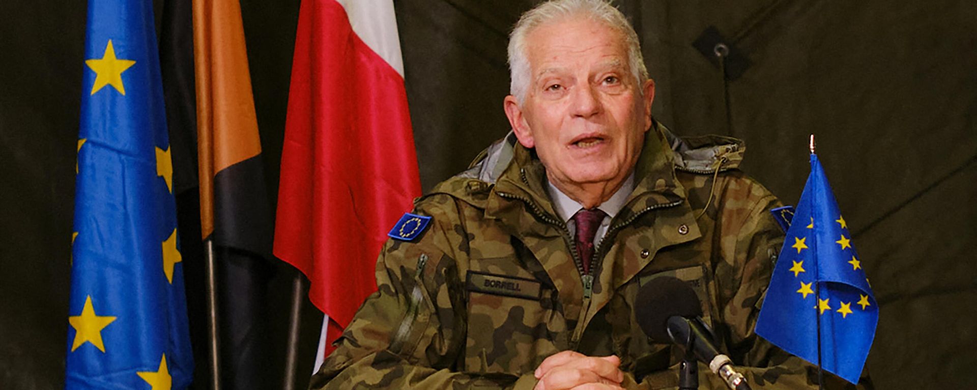 EU High Representative for Foreign Affairs and Security Policy Josep Borrell speaks during a press briefing at the EUMAM training mission centre, where soldiers of the Ukrainian armed forces are trained by EU armed forces, near Brzeg, Poland on December 2, 2022. - Sputnik International, 1920, 06.12.2022