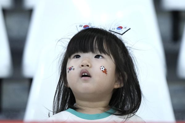 A little girl waits for the start of the World Cup group H match between South Korea and Portugal at the Education City Stadium in Al Rayyan, Qatar, Friday, December 2, 2022. - Sputnik International