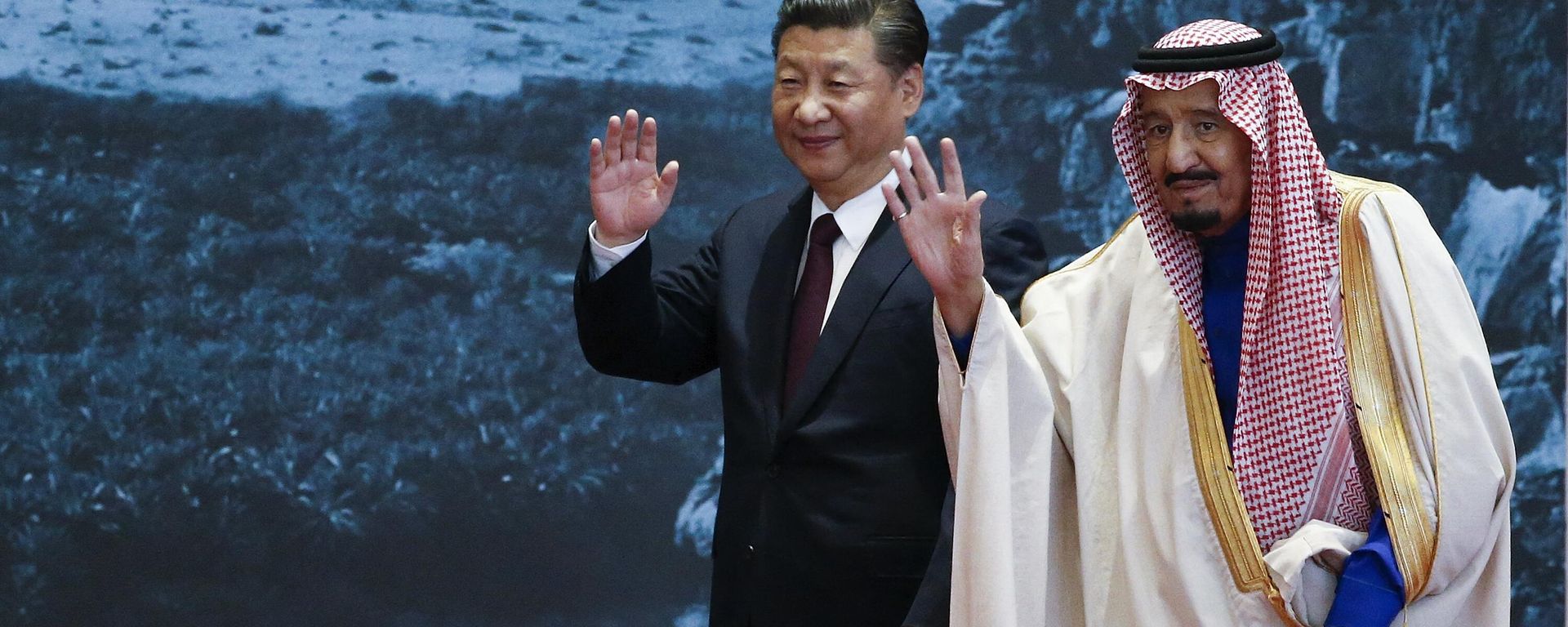 In this file photo taken on March 16, 2017 China's President Xi Jinping (L) and Saudi King Salman bin Abdulaziz (R) attend the Road to the Arab Republic - the closing ceremony for artifacts unearthed in Saudi Arabia, at China National Museum in Beijing In this file photo taken on March 16, 2017 China's President Xi Jinping (L) and Saudi King Salman bin Abdulaziz (R) attend the Road to the Arab Republic - the closing ceremony for artifacts unearthed in Saudi Arabia, at China National Museum in Beijing - Sputnik International, 1920, 07.12.2022