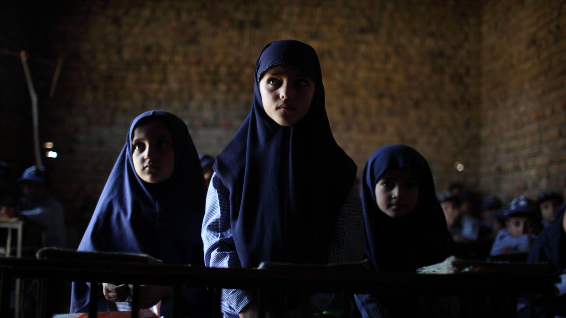 In this photo taken on Tuesday, Oct. 13, 2009, children attend a class in a school in Qutbal, Pakistan. In this photo taken on Tuesday, Oct. 13, 2009, children attend a class in a school in Qutbal, Pakistan. - Sputnik International, 1920, 07.12.2022