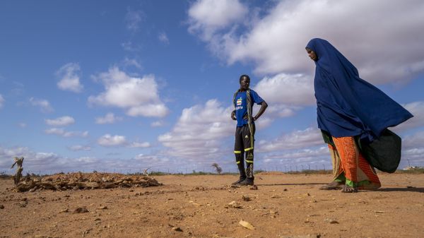 Fartum Issack, right, and her husband, Adan, stand by the grave of their 1-year-old daughter at a displacement camp on the outskirts of Dollow, Somalia, on Monday, Sept. 19, 2022. Fartum Issack, right, and her husband, Adan, stand by the grave of their 1-year-old daughter at a displacement camp on the outskirts of Dollow, Somalia, on Monday, Sept. 19, 2022. - Sputnik International