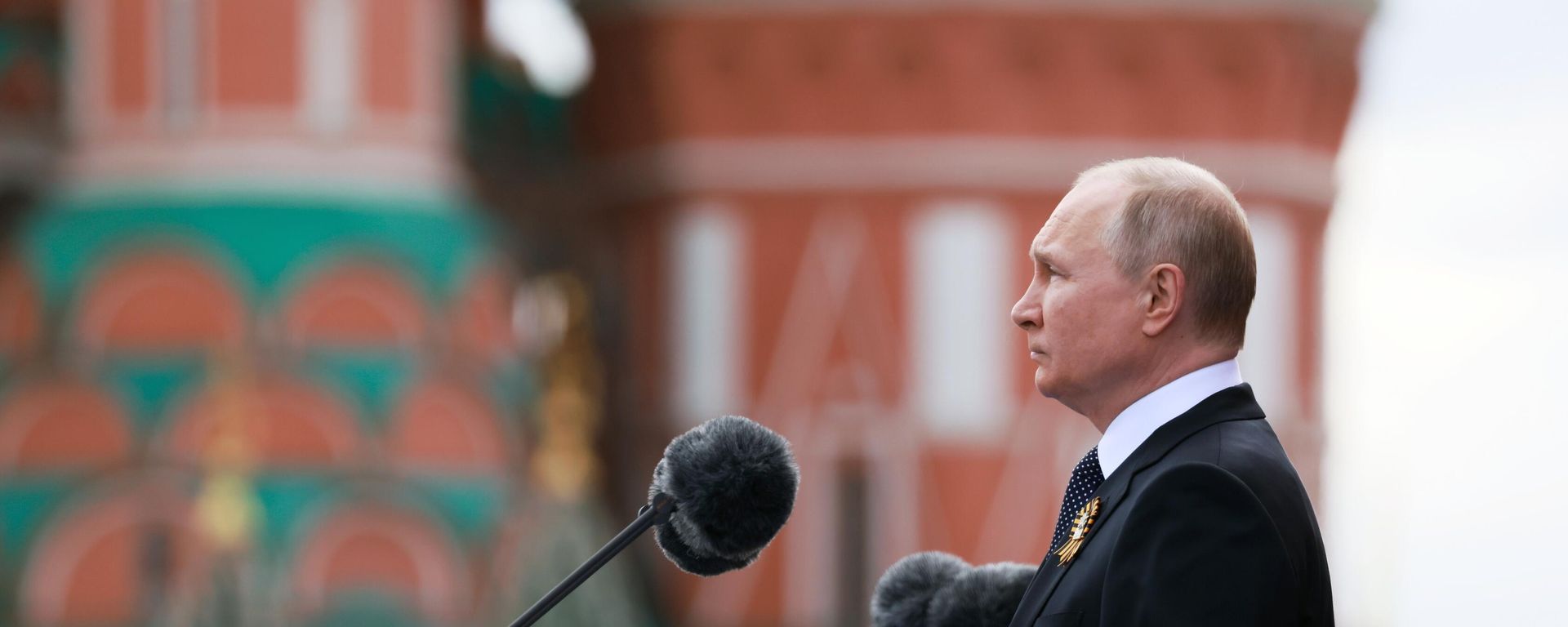 Russian President Vladimir Putin delivers a speech during a military parade on Victory Day - Sputnik International, 1920, 09.05.2024