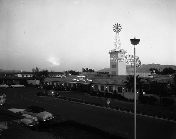 The El Rancho Vegas Hotel and Casino is illuminated by the flash of an atomic explosion that just occurred at the test site. - Sputnik International