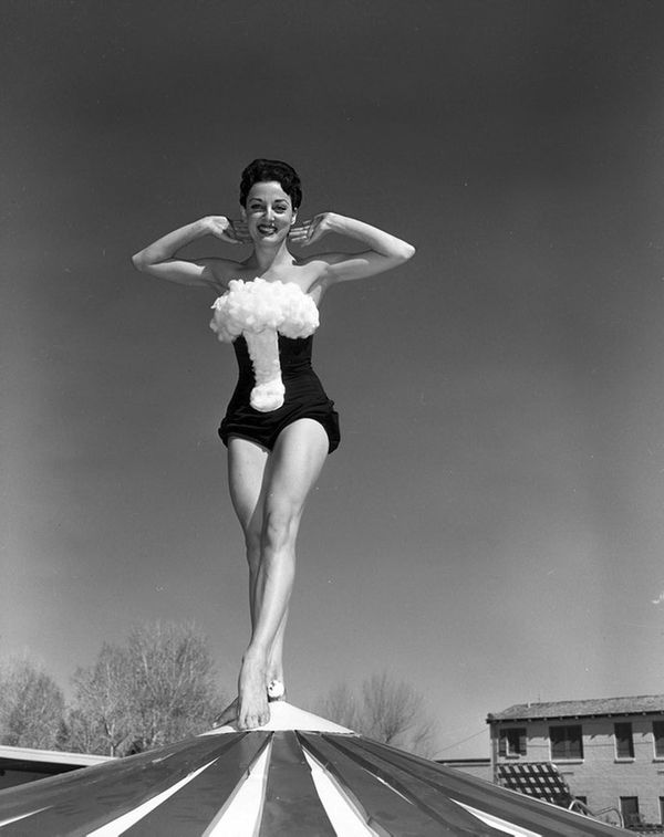 Miss Atomic Blast Candice King poses in an "atomic" swimsuit at The Last Frontier Casino Hotel, Las Vegas, March 5, 1953. - Sputnik International