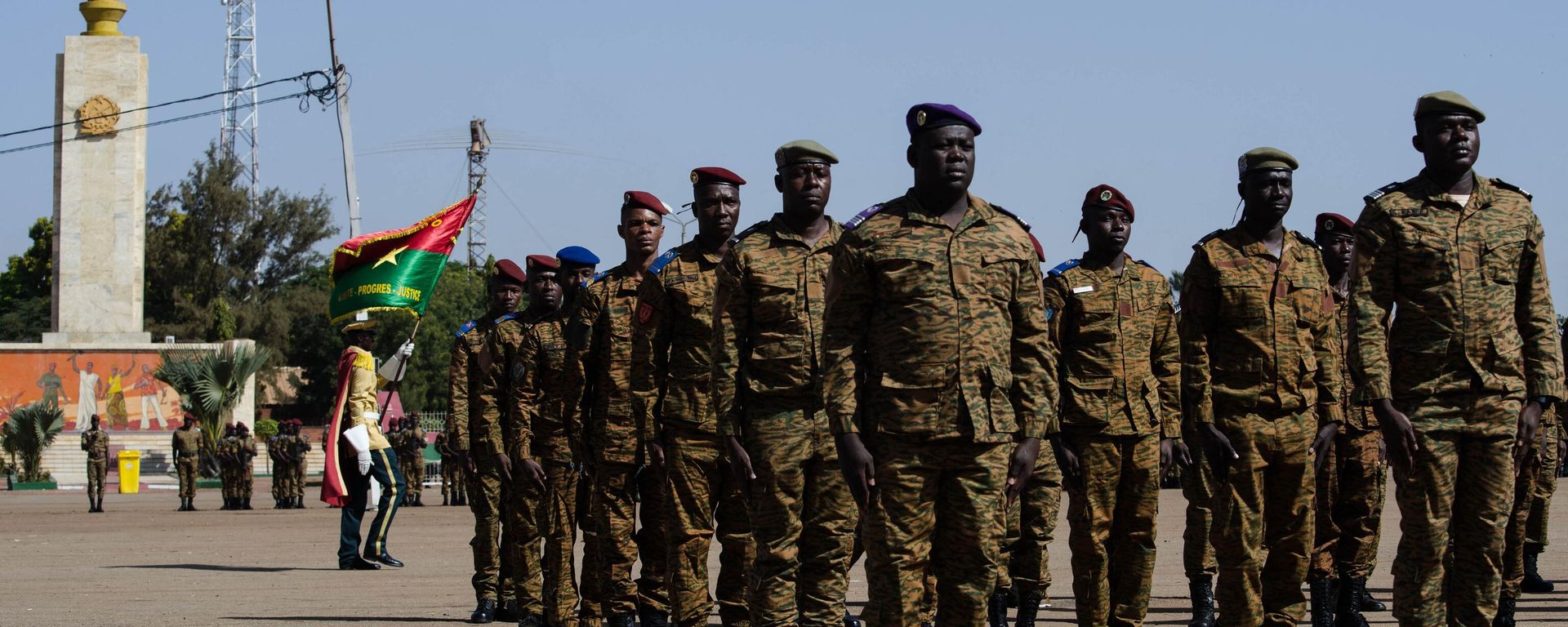 Soldiers from different army corps to be decorated with medals arrive during the 62nd anniversary of the creation of the Burkina Faso Armed Forces at the Nation Square in Ouagadougou on November 1, 2022. Soldiers from different army corps to be decorated with medals arrive during the 62nd anniversary of the creation of the Burkina Faso Armed Forces at the Nation Square in Ouagadougou on November 1, 2022. - Sputnik International, 1920, 10.12.2022