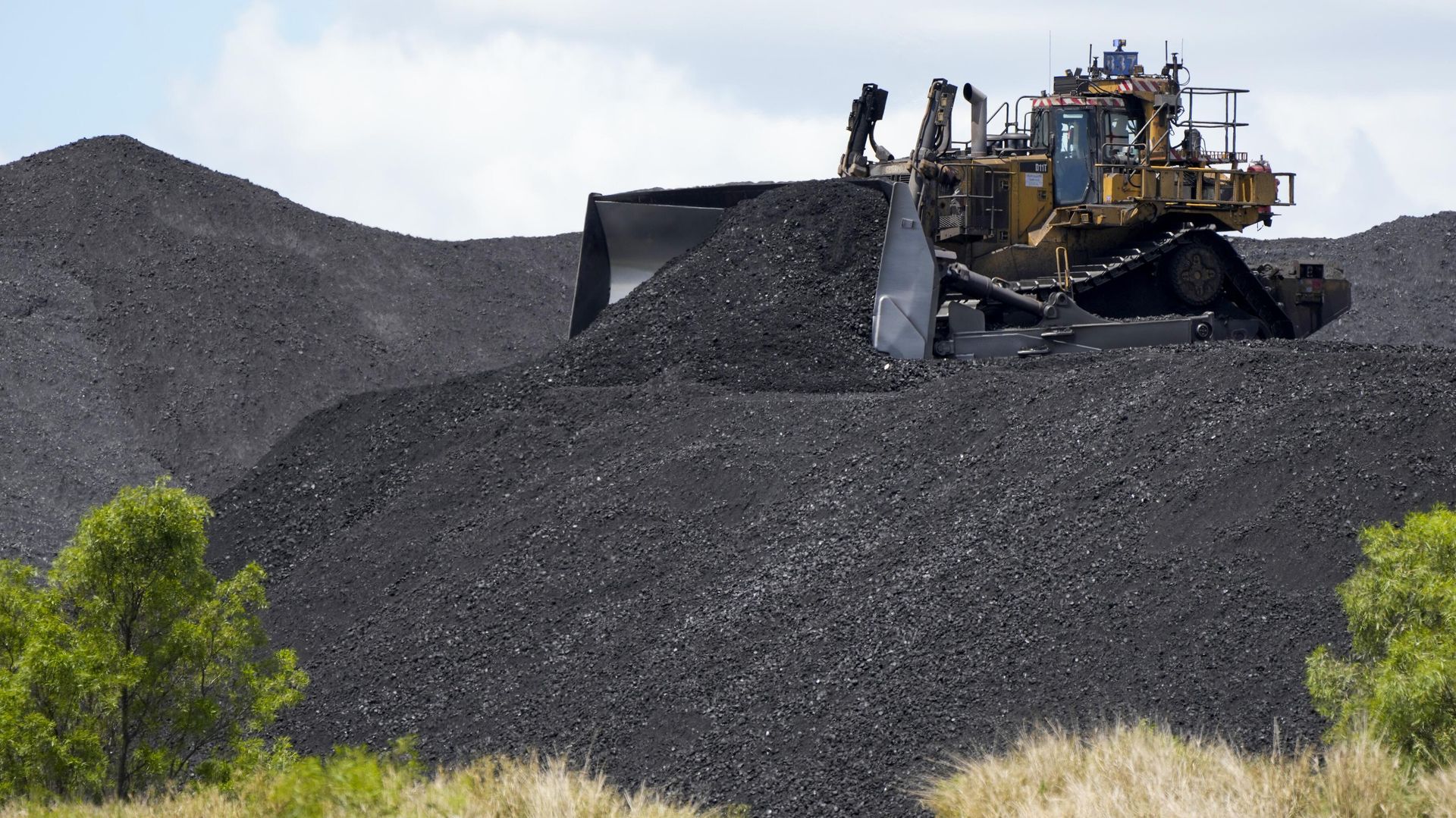 Heavy machinery moves coal at a mine near Muswellbrook in the Hunter Valley, Australia, Tuesday, Nov. 2, 2021. Heavy machinery moves coal at a mine near Muswellbrook in the Hunter Valley, Australia, Tuesday, Nov. 2, 2021. - Sputnik International, 1920, 11.12.2022