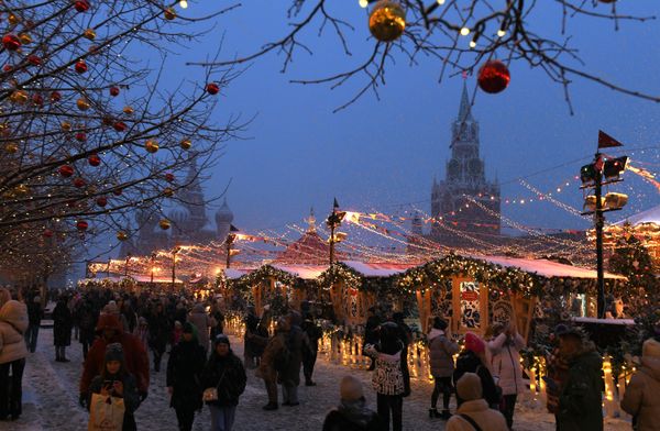 People on Red Square, decorated for New Year. - Sputnik International