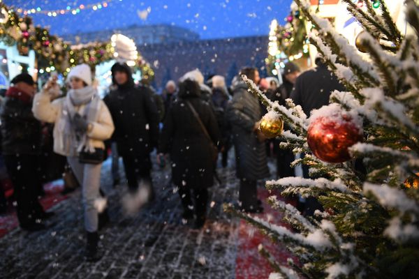 People on Red Square, decorated for New Year. - Sputnik International