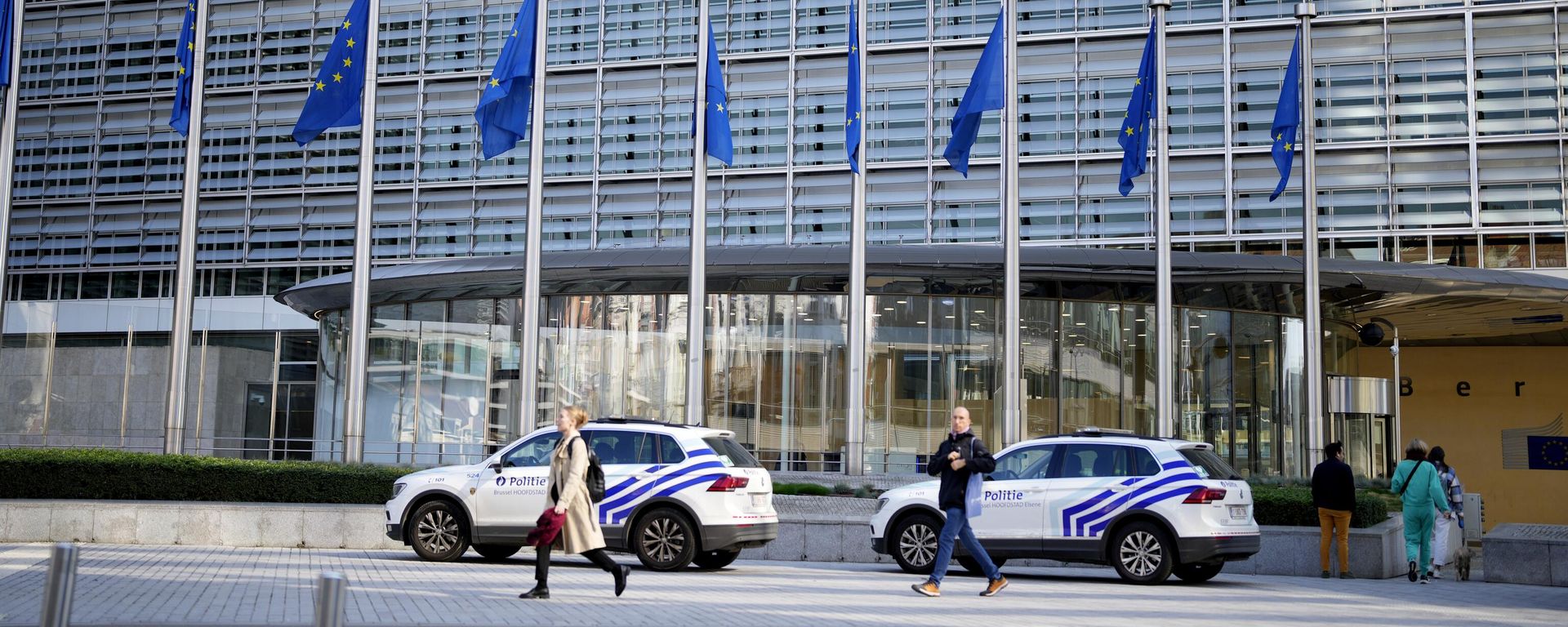 Police cars stand outside EU headquarters in Brussels. Police cars stand outside EU headquarters in Brussels. - Sputnik International, 1920, 12.12.2022