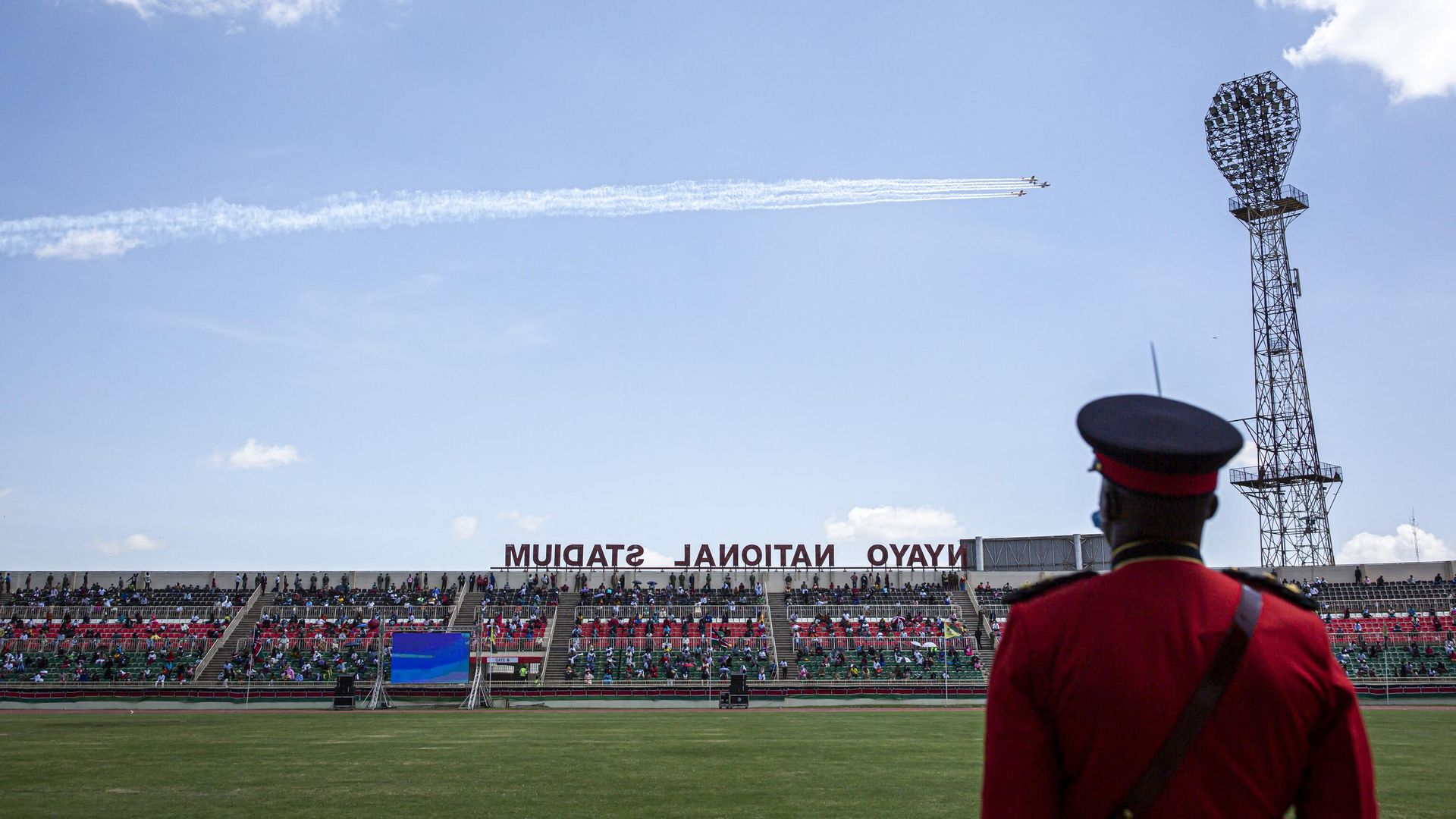 A Kenyan soldier watches as Kenyan Air Force planes do a fly over Nyayo National Stadium during the Independence Day ceremony, called Jamhuri Day (“Republic” in Swahili) in Nairobi, Kenya, on December 12, 2020. - Sputnik International, 1920, 12.12.2022