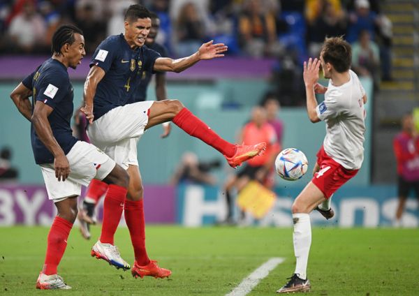 France's Raphael Varane (center) and Denmark's Simon Kjaer (right) in the group stage match of the World Cup between France and Denmark. - Sputnik International