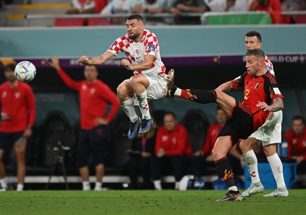 Croatia's Mateo Kovacic (left) and Belgium's Toby Alderweireld in the group stage World Cup match between Croatia and Belgium. - Sputnik International
