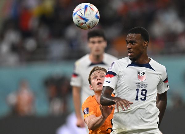Dutch player Frankie de Jong and US player Haji Wright (right) in the 1/8 finals match of the World Cup between the Netherlands and the United States. - Sputnik International