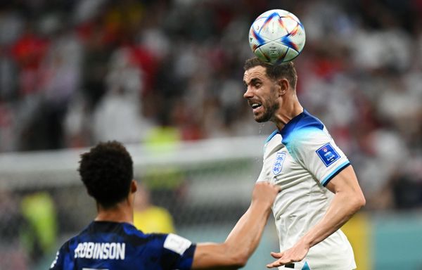 England's Jordan Henderson (right) in the group stage World Cup match between England and the United States. - Sputnik International