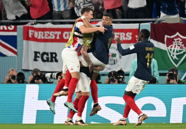 French players celebrate scoring a goal in the group stage World Cup match between France and Denmark. - Sputnik International