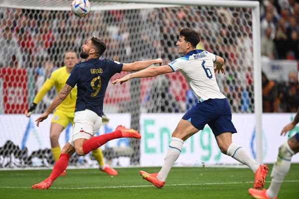 England's Harry Maguire (right) and France's Olivier Giroud in the World Cup quarterfinal match between England and France. - Sputnik International