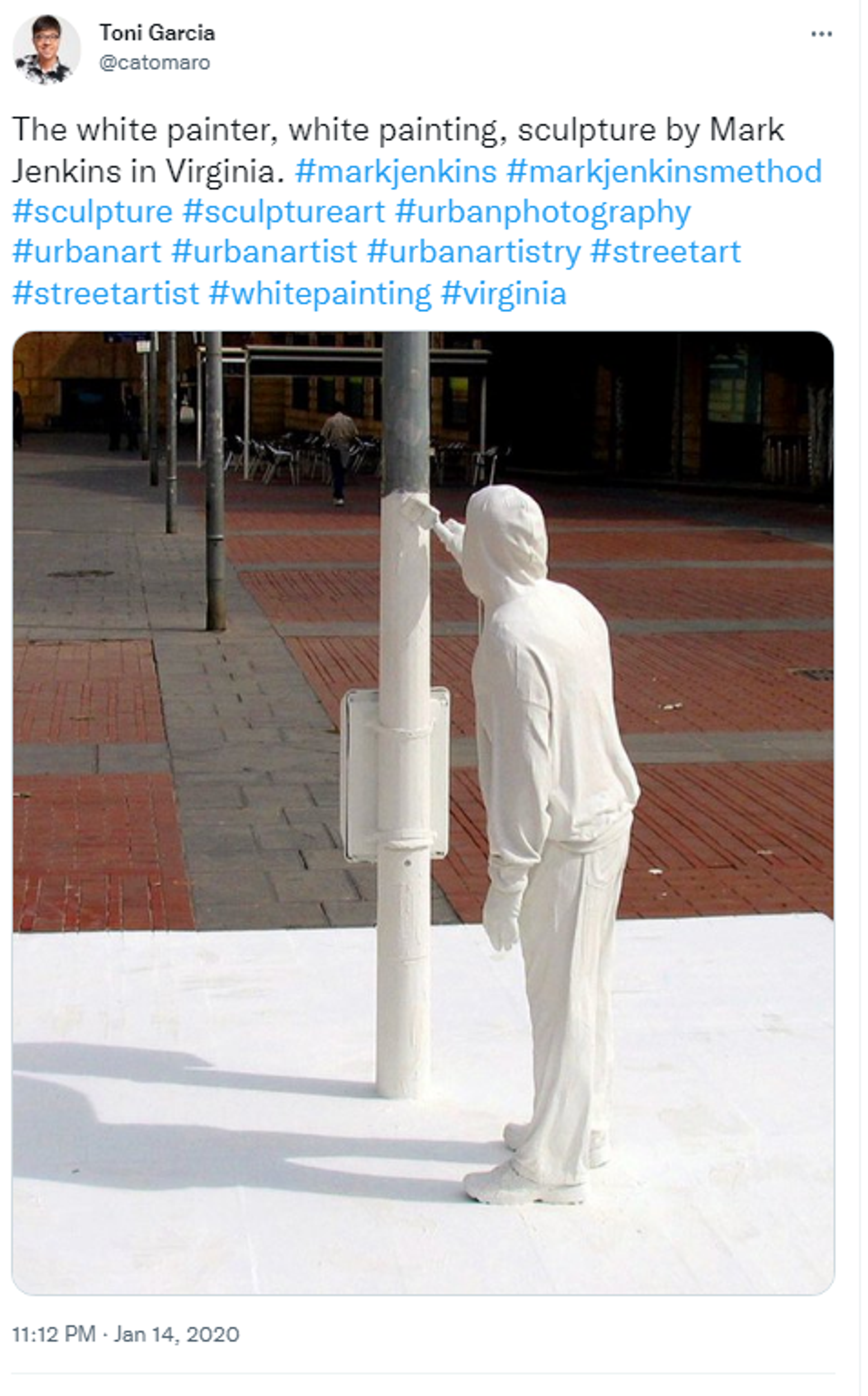 Twitter screenshot of a Mark Jenkins sculpture. - Sputnik International, 1920, 12.12.2022
