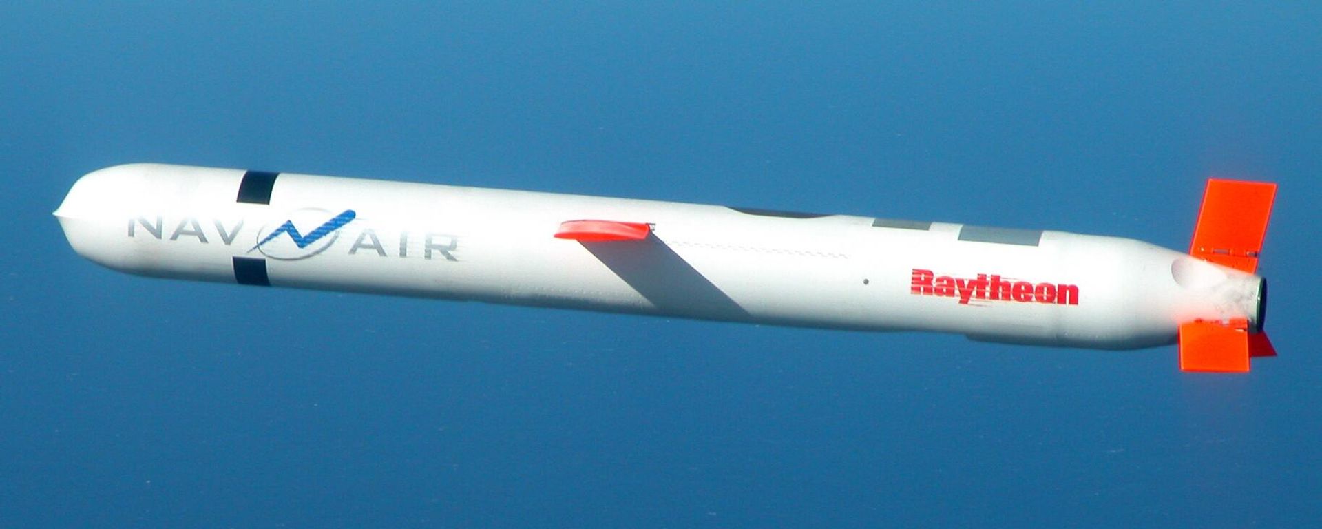 A Tactical Tomahawk Block IV cruise missile, conducts a controlled flight test over the Naval Air Systems Command (NAVAIR) western test range complex in southern California - Sputnik International, 1920, 12.10.2025