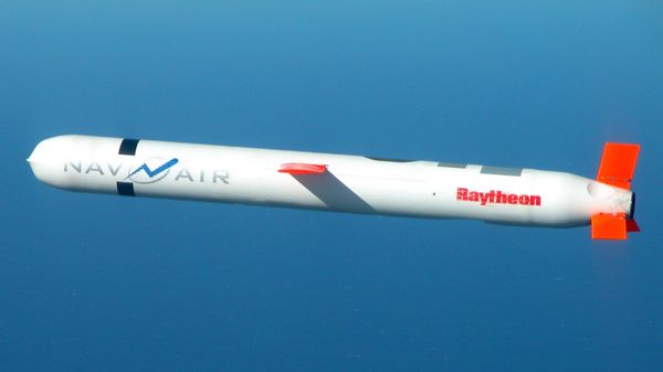 A Tactical Tomahawk Block IV cruise missile, conducts a controlled flight test over the Naval Air Systems Command (NAVAIR) western test range complex in southern California - Sputnik International