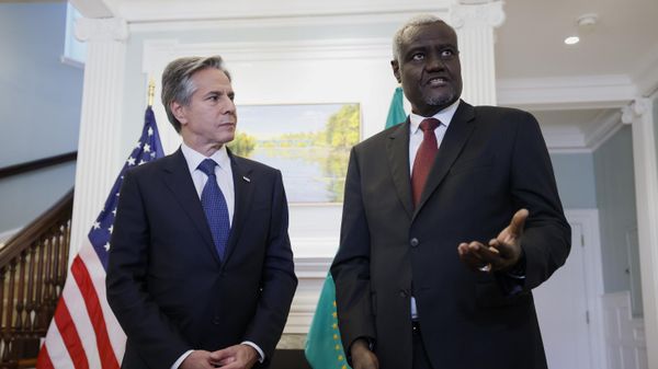 Secretary of State Antony Blinken listens as African Union Commission Chairperson Moussa Faki Mahamat speaks on Oct. 27, 2022, in Ottawa, Ontario, Canada. - Sputnik International