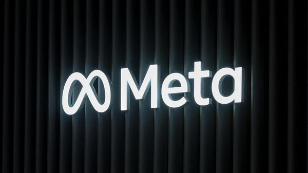 This photograph taken on May 22, 2022 shows the logo of US multinational technology conglomerate Meta displayed on a booth ahead of the World Economic Forum (WEF) annual meeting in Davos. - Sputnik International
