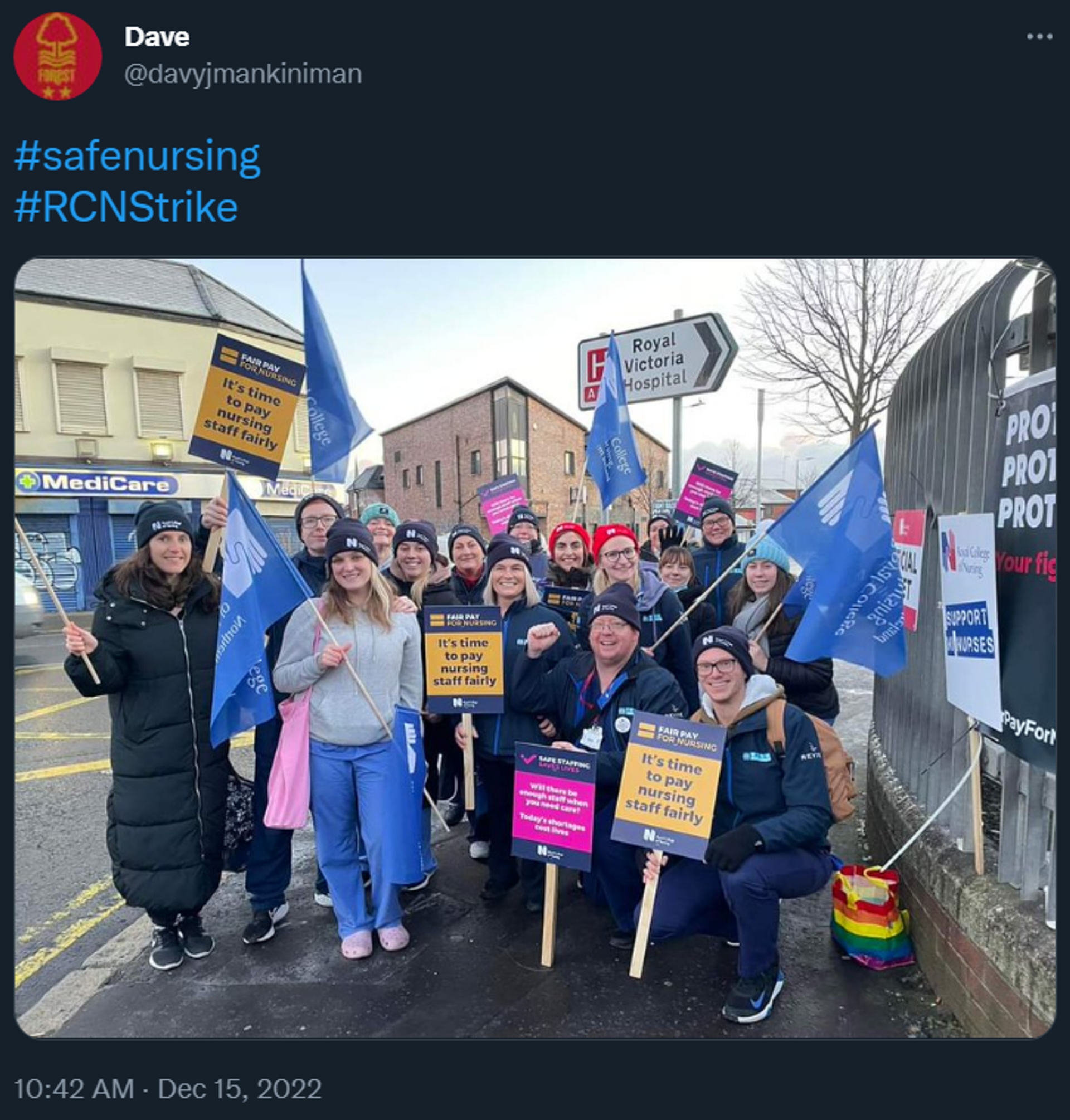 A Royal College of Nursing strike picket line outside the Royal Victoria Hospital in Belfast, Northern Ireland, on December 15 2022 - Sputnik International, 1920, 15.12.2022