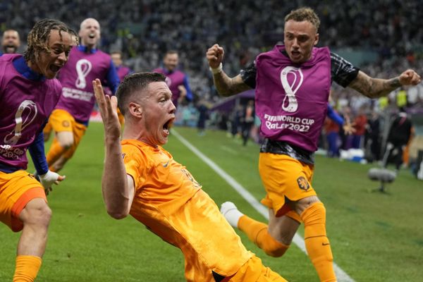 Wout Weghorst of the Netherlands (center) celebrates after scoring his side's second goal during the World Cup quarterfinal soccer match between the Netherlands and Argentina at the Lusail Stadium in Lusail, Qatar, Saturday, December 10, 2022. (AP Photo/Ricardo Mazalan) - Sputnik International