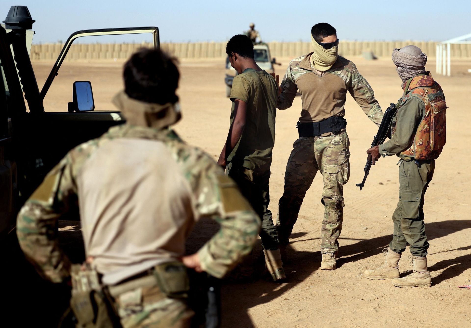 A French Marine Special Operation Forces officer trains Mali's FAMA soldiers as new Task Force Takuba multinationals military mission in sub-Saharan Africa's troubled region, in the Mali's Menaka army base, on December 7, 2021. - Sputnik International, 1920, 14.01.2023