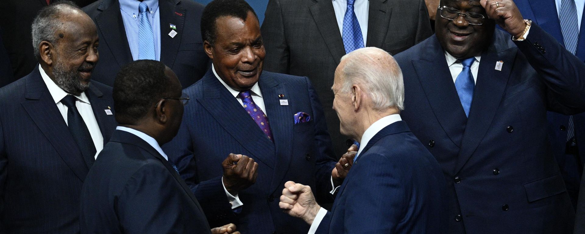 US President Joe Biden participates in a family photo with the leaders of the US-Africa Leaders Summit at the Walter E. Washington Convention Center in Washington, DC, on December 15, 2022. US President Joe Biden participates in a family photo with the leaders of the US-Africa Leaders Summit at the Walter E. Washington Convention Center in Washington, DC, on December 15, 2022. - Sputnik International, 1920, 16.12.2022
