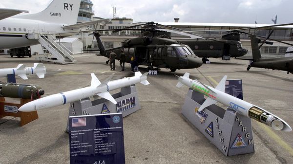 Models of anti-radiation missiles of American Raytheon are on display on June 17, 2001, at the 44th Paris-Le Bourget Air Show - Sputnik International