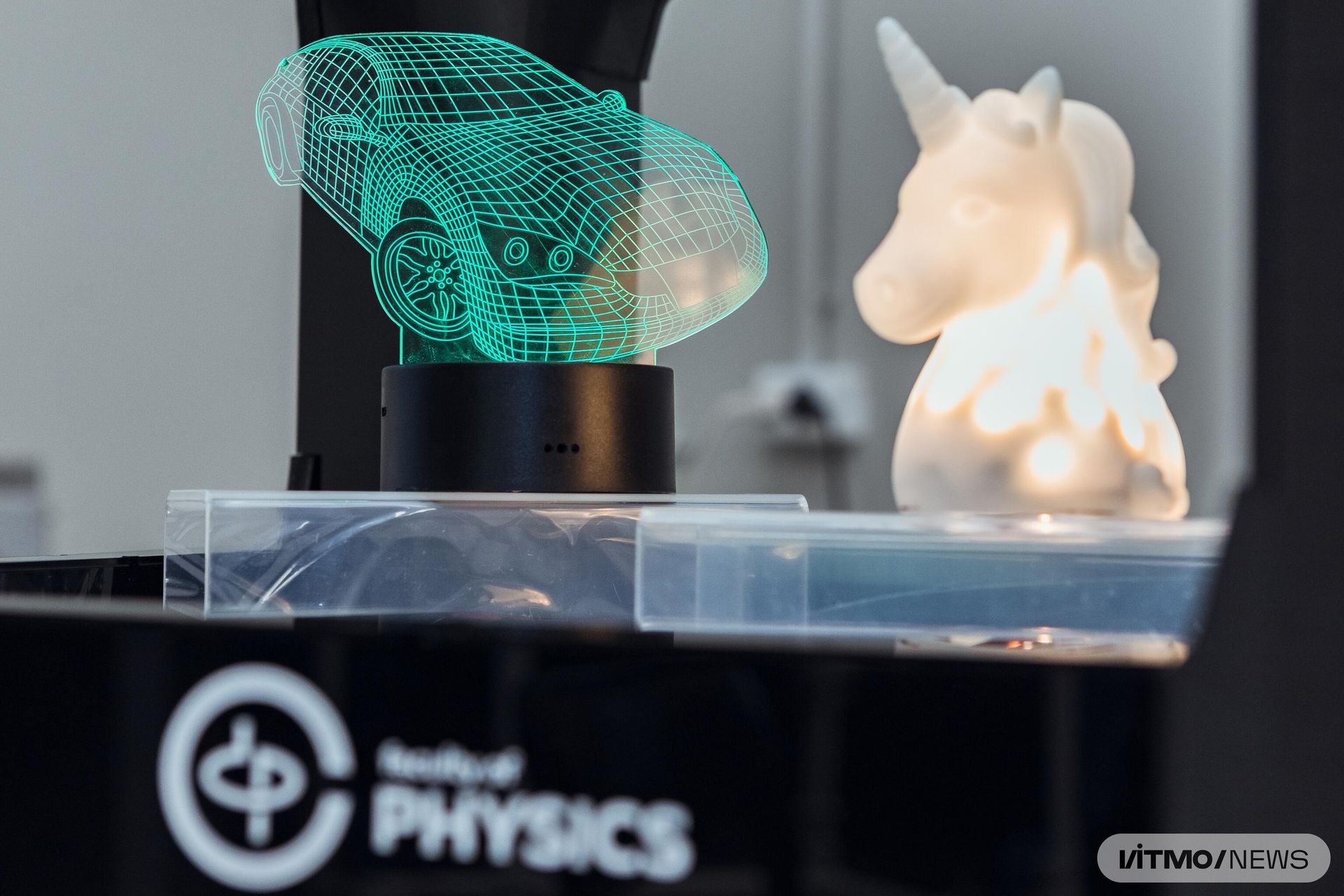 Russian scientists from ITMO University roll out ‘revolutionary’ wireless charger. Russian scientists from ITMO University roll out ‘revolutionary’ wireless charger. - Sputnik International, 1920, 20.12.2022