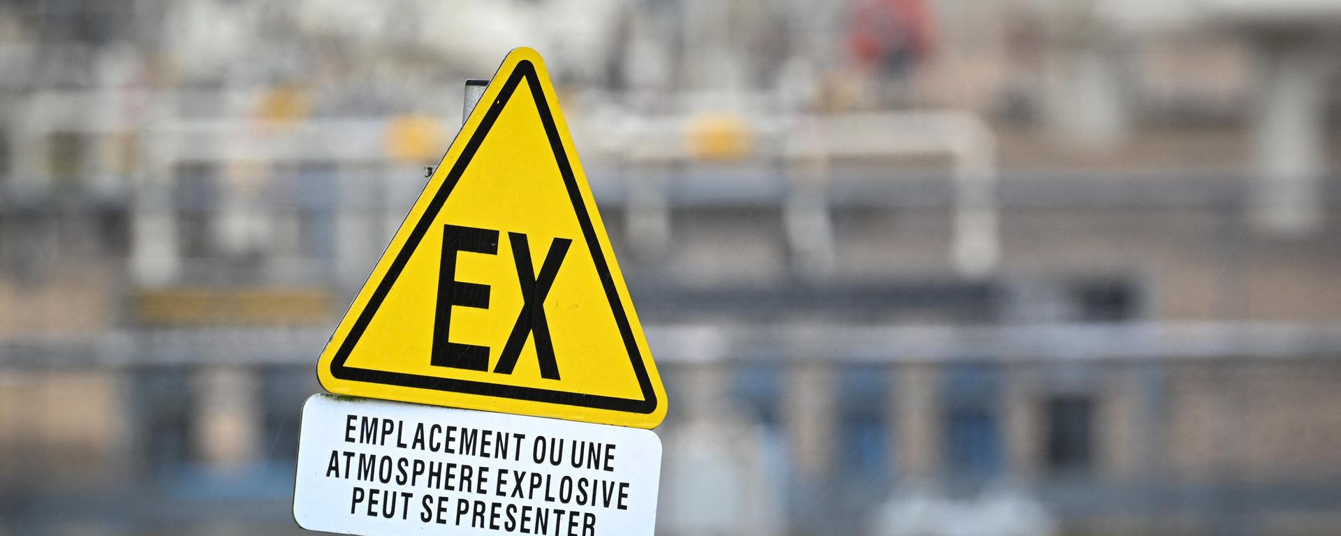 A picture taken on November 28, 2022, shows a GRTgaz compressor station behind a sign reading location where an explosive atmosphere may occur, in Morelmaison, eastern France A picture taken on November 28, 2022, shows a GRTgaz compressor station behind a sign reading location where an explosive atmosphere may occur, in Morelmaison, eastern France - Sputnik International, 1920, 20.12.2022