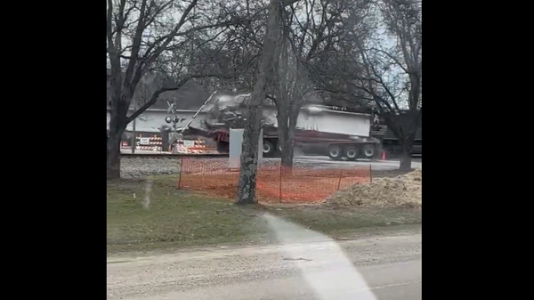 A Norfolk Southern train slams into a concrete truck in Collegedale, Tennessee, on December 20, 2022. - Sputnik International