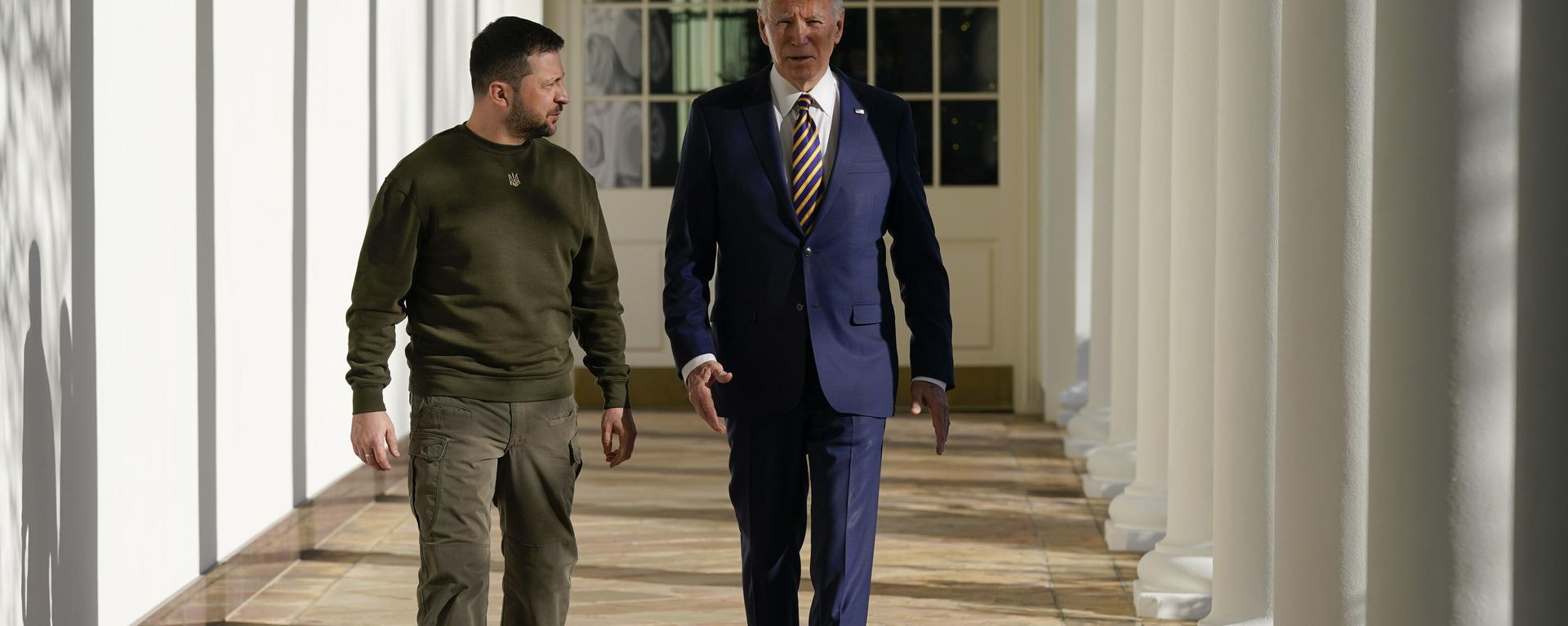 President Joe Biden and Ukrainian President Volodymyr Zelenskyy walk along the Colonnade of the White House, Wednesday, Dec. 21, 2022, in Washington.  - Sputnik International, 1920, 04.11.2023
